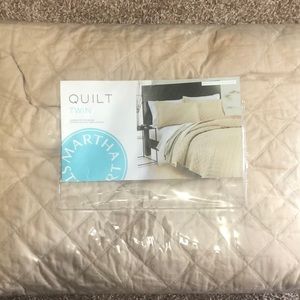 Martha Stewart twin size quilt